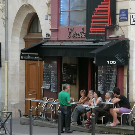 2 Pieces Calme Et Central, 10eme *