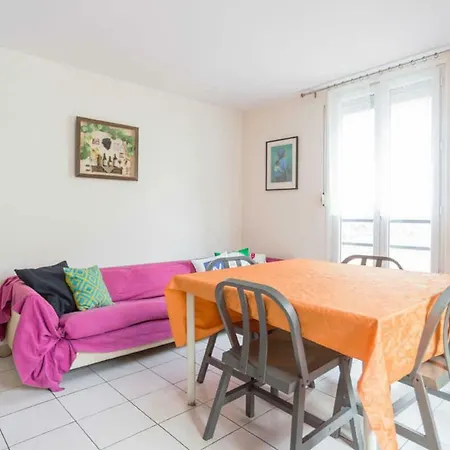 2 Pieces Calme Et Central, 10eme Apartment *