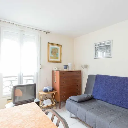 2 Pieces Calme Et Central, 10eme Apartment