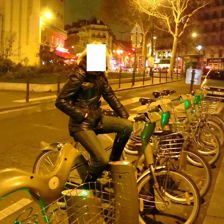 2 Pieces Calme Et Central, 10eme Paris